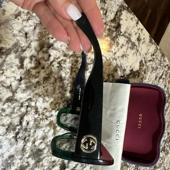 ‼️SOLD ‼️- Gucci Red and Green Designer Sunglasses - Picture 9 of 12